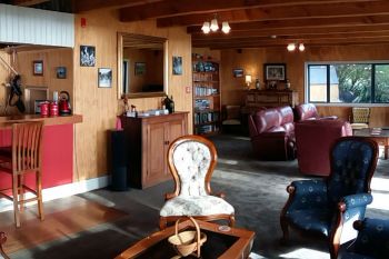Flowerpot Bay Lodge Lounge