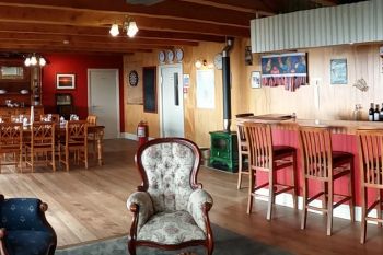 Flowerpot Bay Lodge dining area