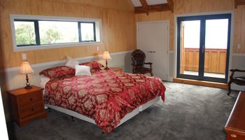 Chatham Islands Accommodation | Flowerpot Bay Lodge